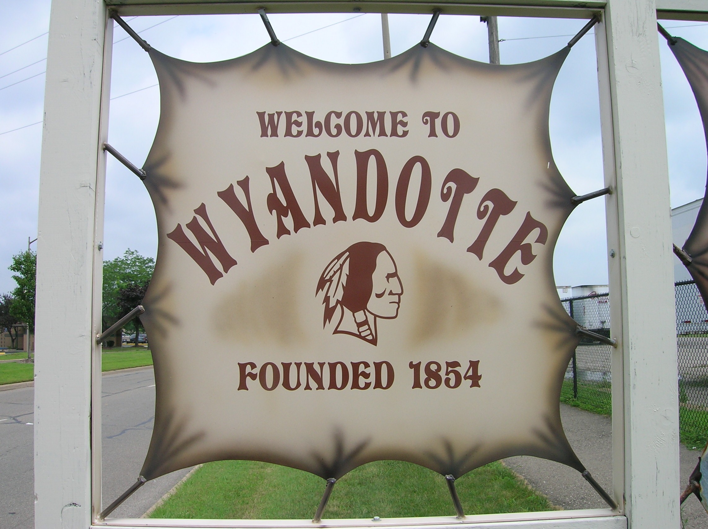 Pics Thread #2 - Page 8 Welcome%20to%20wyandotte%20sign