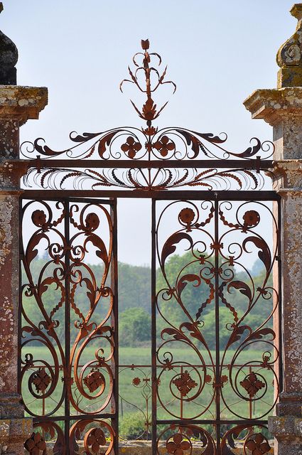 gate into a garden - بوابات حدائق .. ولا أروع !! 818cfc200421128a626057364c45436b