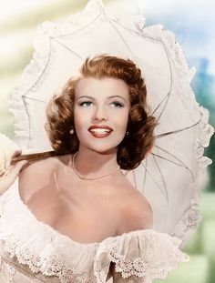 ACTRICE : RITA HAYWORTH (texte et photos) Fff2a88d1c469c2d3137171fb20ffaeb