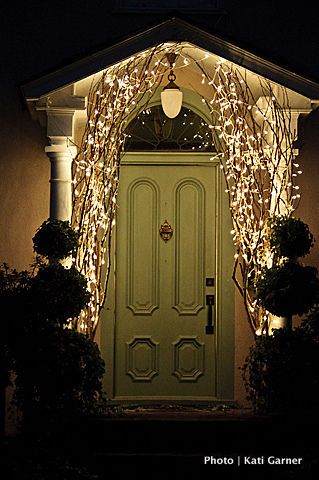 Using branches w/ lights by the front door for Christmas time - beautiful! 19c60f3a8b1b26812fd8b7416789a358