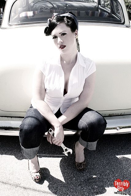 pin up et belle fille page 1 - Page 35 5631e5a6fe6db08a203e6e0777a7360a