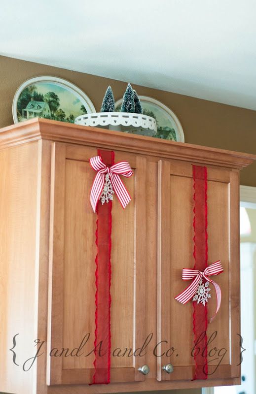 Christmas decorating for kitchen cabinets 2c490054770150e4613db55b4824d626