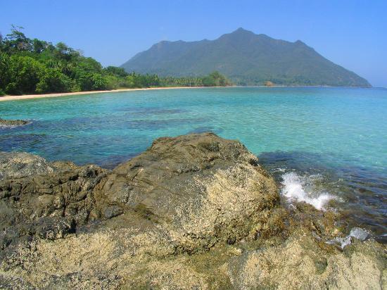 من اجمل جزر الفلبين جزيرة بالاوان View-along-the-beach