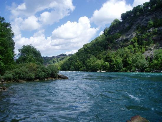 Реката Ankh The-niagara-river