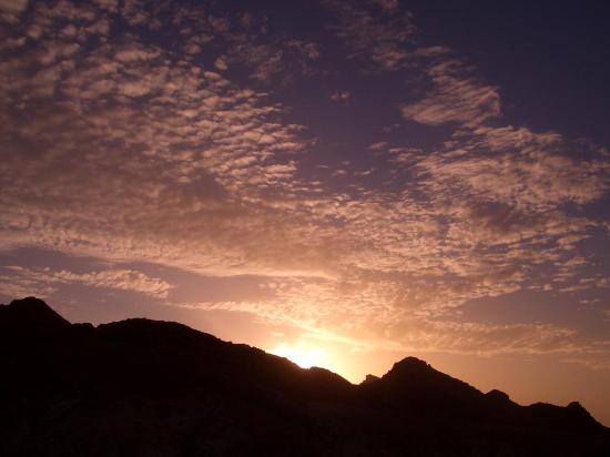 ♥ سلسلة الأطلس,من المغرب مرورا بالجزائر, الى تونس ♥الصور الأروع في السياحة العربية& Sun-rise-atlas-mountains