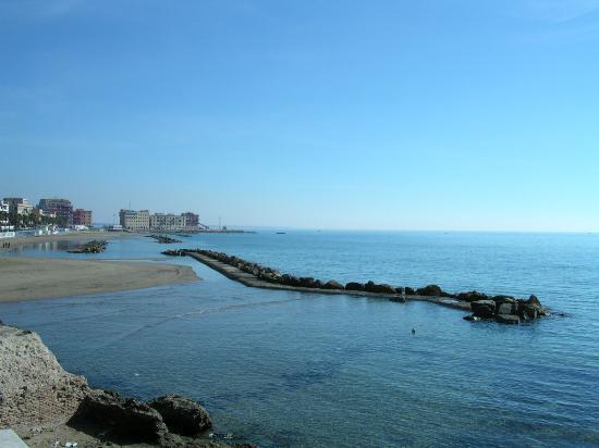 مدينة أنيسو الإيطالية Anzio-beach