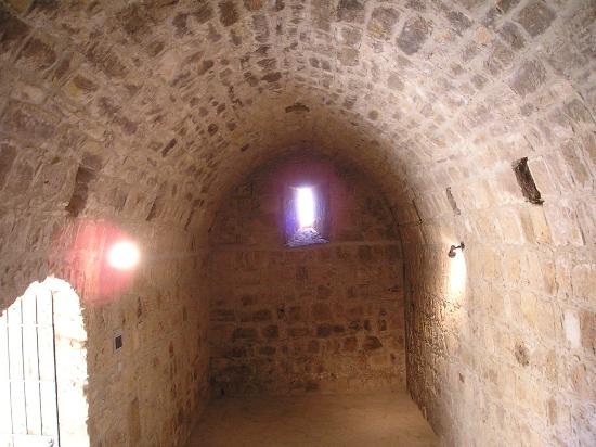 Kuroi ShinSHira(Black divine light) Inside-of-castle