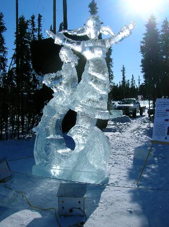 النحت على الجليد Ice-art-festival