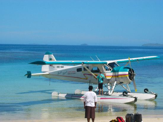 FD/LCD/FRC - photos/screencaps - No Discussion - Page 3 Sea-plane-arrival