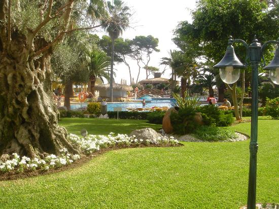 Casa de Hadriano, el hogar Arrancar mas calido Los-jardines-de-la-piscina