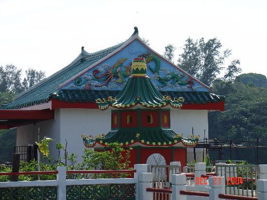 ~ سنغافورة ~ Kusu-island-temple-from