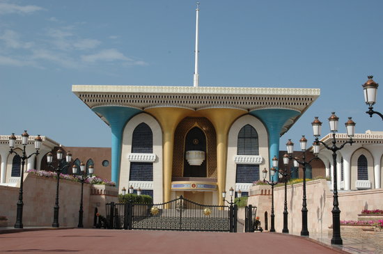 بعض المعالم الجميلة فى سلطنة عمان The-entrance-of-the-sultan