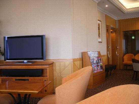 فندق يوكوهاما الياباني Tower-lounge-interior