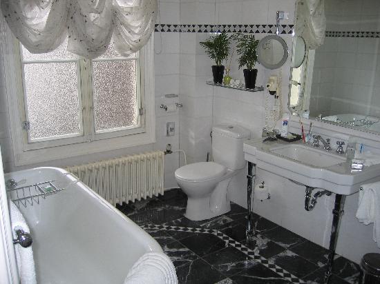    Great-big-bathroom