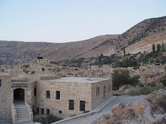 محمية ضانا أكبر محمية طبيعية في الأردن،  Front-of-guesthouse