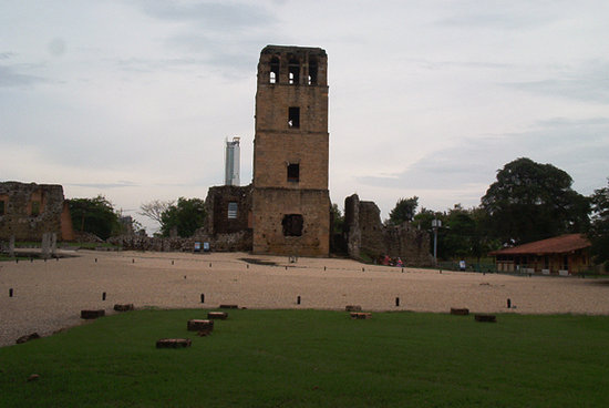 **Nuestras ciudades** Torre-que-sirve-de-mirador