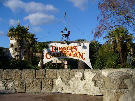 Description de Pirates of the Caribbean Pirates-of-the-caribbean