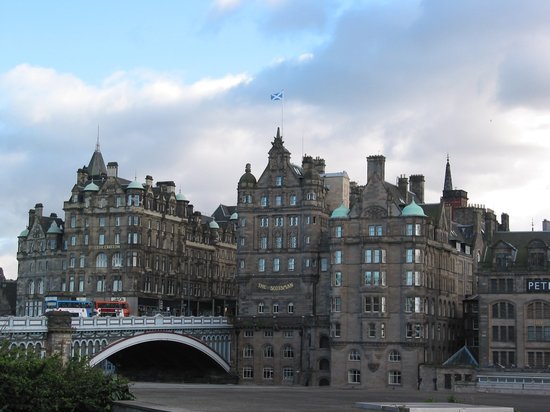 إسكتلندا (كاليدونيا )Caledonia Edinburgh-old-town