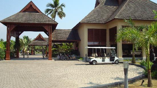     Main-hotel-entrance