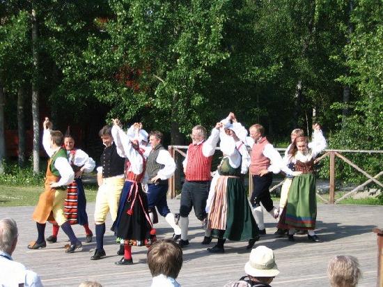 استكهولم في صور Skansen-folk-dancers