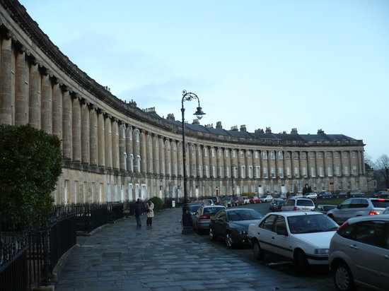 Estilos de Decoración VI : Eduardiano, Georgiano y Hollywood Regency - Página 8 Royal-crescent