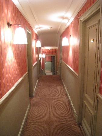 Flur 4th-floor-hallway