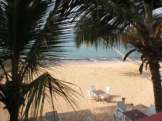 உலகின் மிக அழகான கடற்கரைகள் – அற்புதமான புகைப்படங்கள் Beach-view-from-chalet