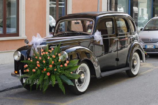    Wedding-car-in-front