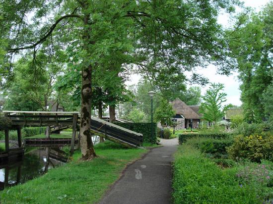 أجمل قرية في العالم  North-giethoorn