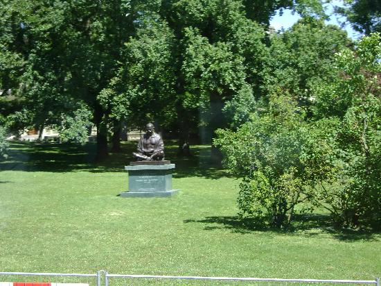 جولة فى مدينة جينيف - سويسرا / Geneva Mahatmagandhi-in-geneva