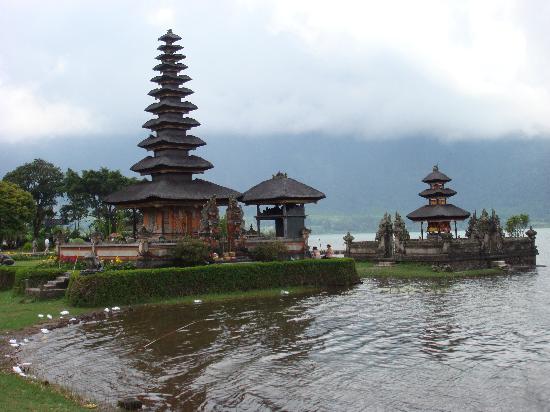 جزيرة بالي و أروع الصور Water-temple-ulun-danu