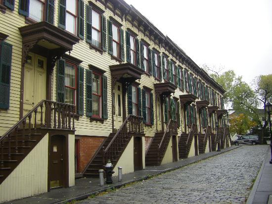 EL HILO DE LOS CUMPLEAÑOS - Página 13 Historic-harlem-townhouses