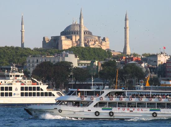 تحديث الصفحة  جامع آيا صوفيا Hagia Sophia Mosque نقطة تلاقي الحضارتين الإسلامية والمسيحية تقرير كامل  Muzej-aja-sofija-pogled