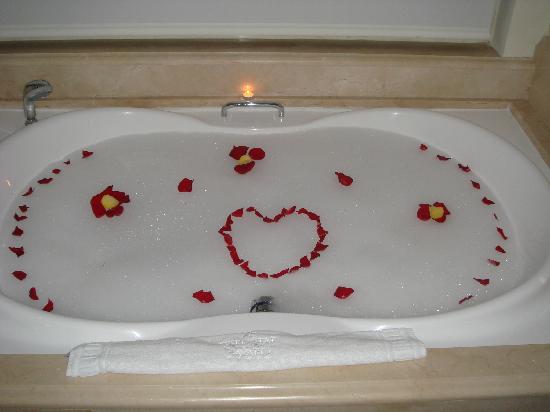 حمامات روووومانصيه حلوه من تجميعي..؟ Our-romantic-bath