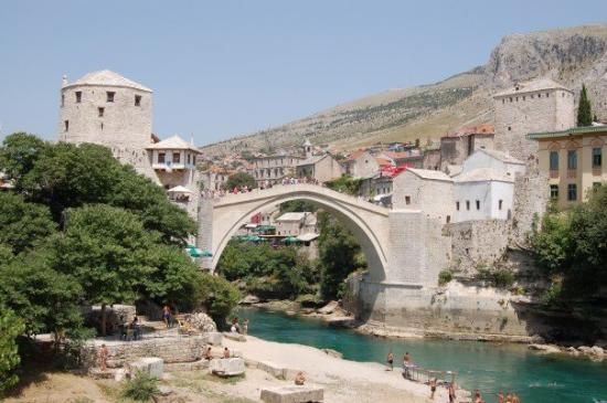 la ville de Martin du 3 juillet trouvée par Ajonc Stari-most-mostar-bosnia