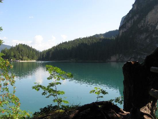 Lagoa da Canoagem • Local Público •  Lago-di-braies-2