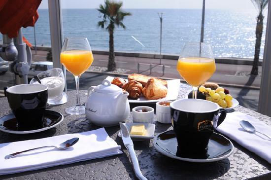 Lundi 26 janvier Petit-dejeuner-en-terrasse