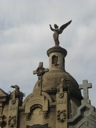 Esculturas en Cementerios - Página 3 Recoleta-cemetery