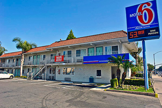 Gruppo 4 "Los Angeles #2" [Charlie, Claire, Aaron (PNG)] Motel-6-los-angeles-long