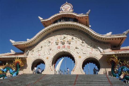 World of Fun Plaza Overview Entrance