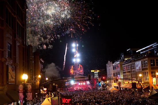 Bonne Année 2016 ! Bash-on-broadway-happy