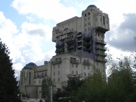 Quelle est pour vous la plus belle Tour De La terreur au niveau architecturale ? Walt-disney-studios