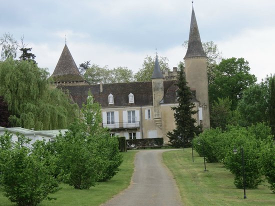 le château de Martin du 18 Juin trouvé par Blucat Camping-du-chateau-de