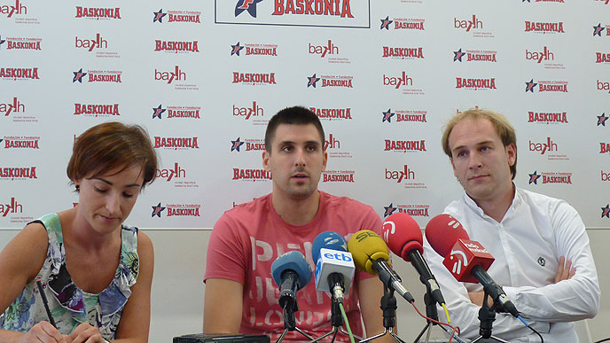 BASKONIA 2011-2012 (fichajes, rumores, noticias...) - Página 30 76560_81_96876_81