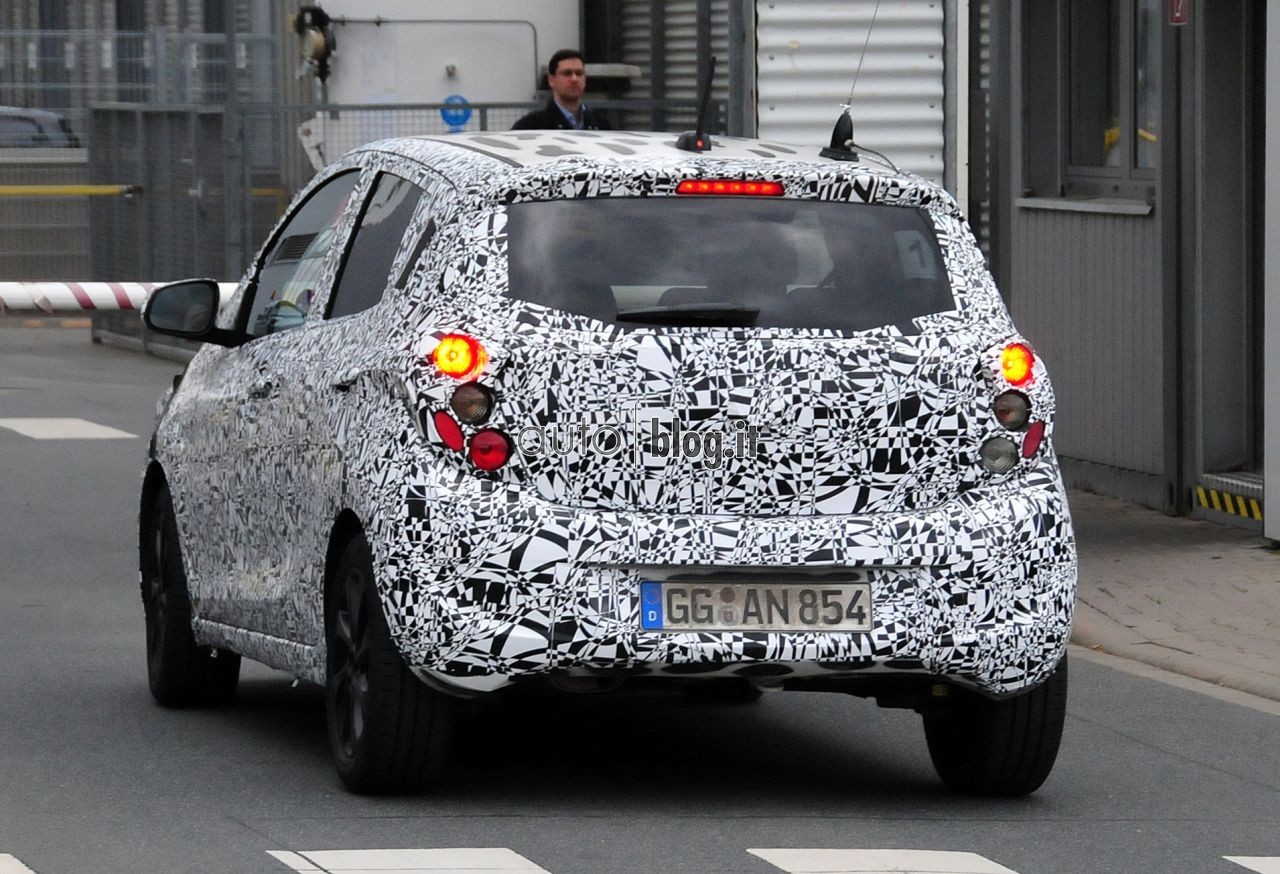 [2015] Opel KARL Spyshots-2015-opel-agila-06