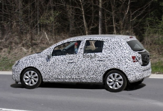 2014 - [Opel] Corsa IV [E] - Page 16 Spyshots-2015-5-doors-opel-corsa-04