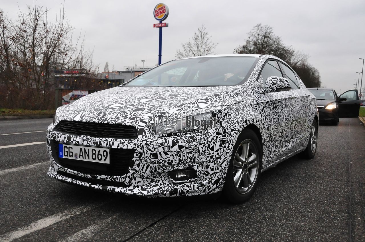 2015 - [Chevrolet] Cruze II - Page 3 Spyshots-2015-chevrolet-cruze-01