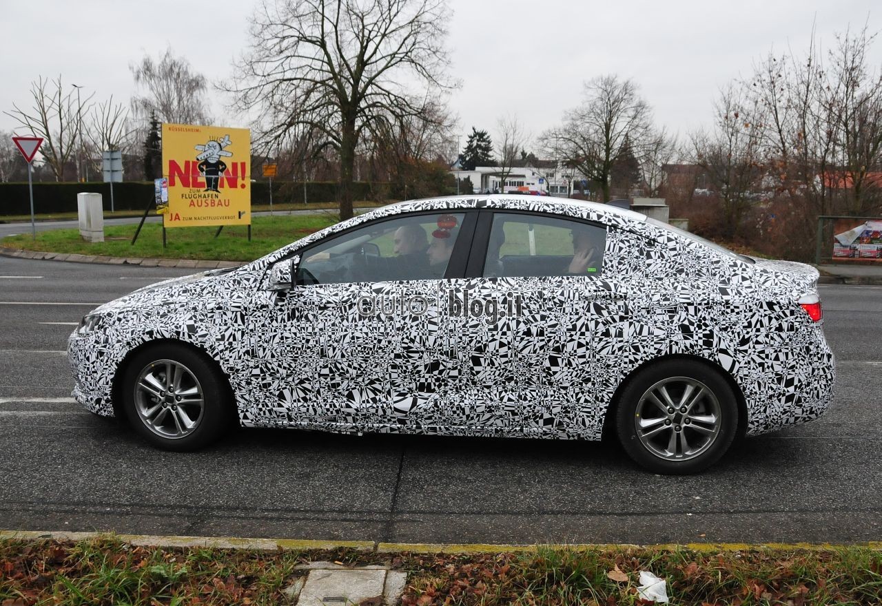 2015 - [Chevrolet] Cruze II - Page 3 Spyshots-2015-chevrolet-cruze-03