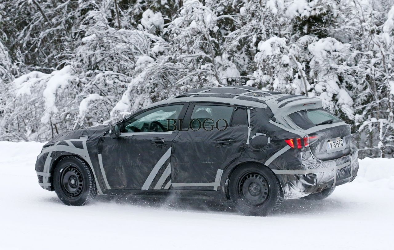 2015 - [Infiniti] Q30/QX30 - Page 3 Spyshots-2016-infiniti-q30-06