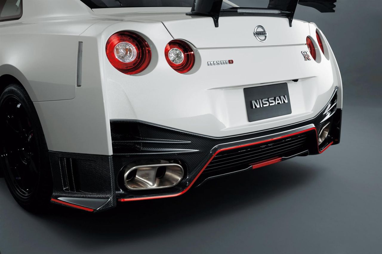 Nissan GT-R - Page 6 2014-nissan-gt-r-nismo-04